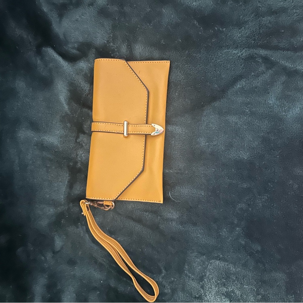NWOT Elegant Yellow Wristlet Clutch